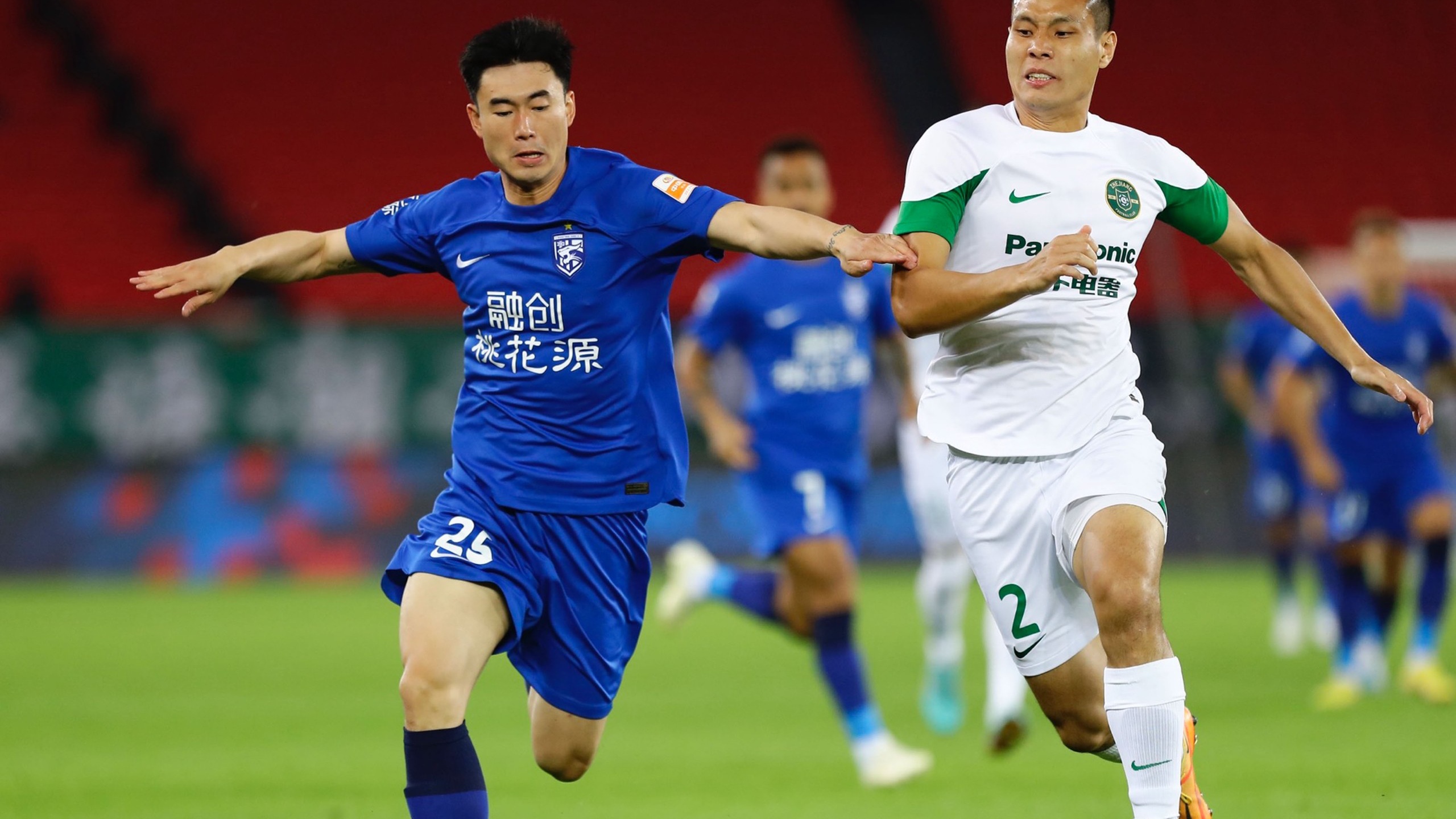 清晨里昂备战中超，刷新队史纪录细节曝光，气氛紧张，轮换策略成焦点(如何大抓练兵备战讨论)