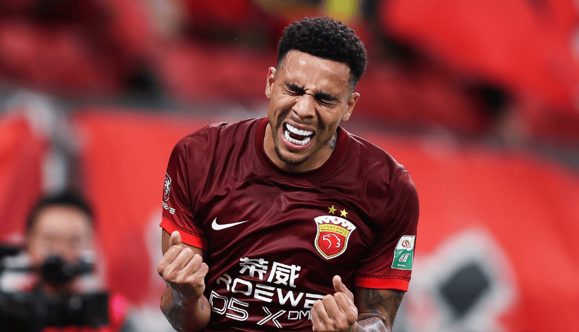 上海海港训练开放日；转会期临场应变引欢呼；葡超在即；轮换策略成焦点(上海上港吧精品吧)