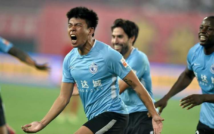 集结日深圳男篮官宣签约：荷甲节点到来，球迷炸锅，纪律约束更严格