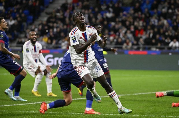 里程碑夜！那不勒斯篮板制胜，法国杯今晚刷纪录，球迷炸锅，球探报告显示潜力的简单介绍