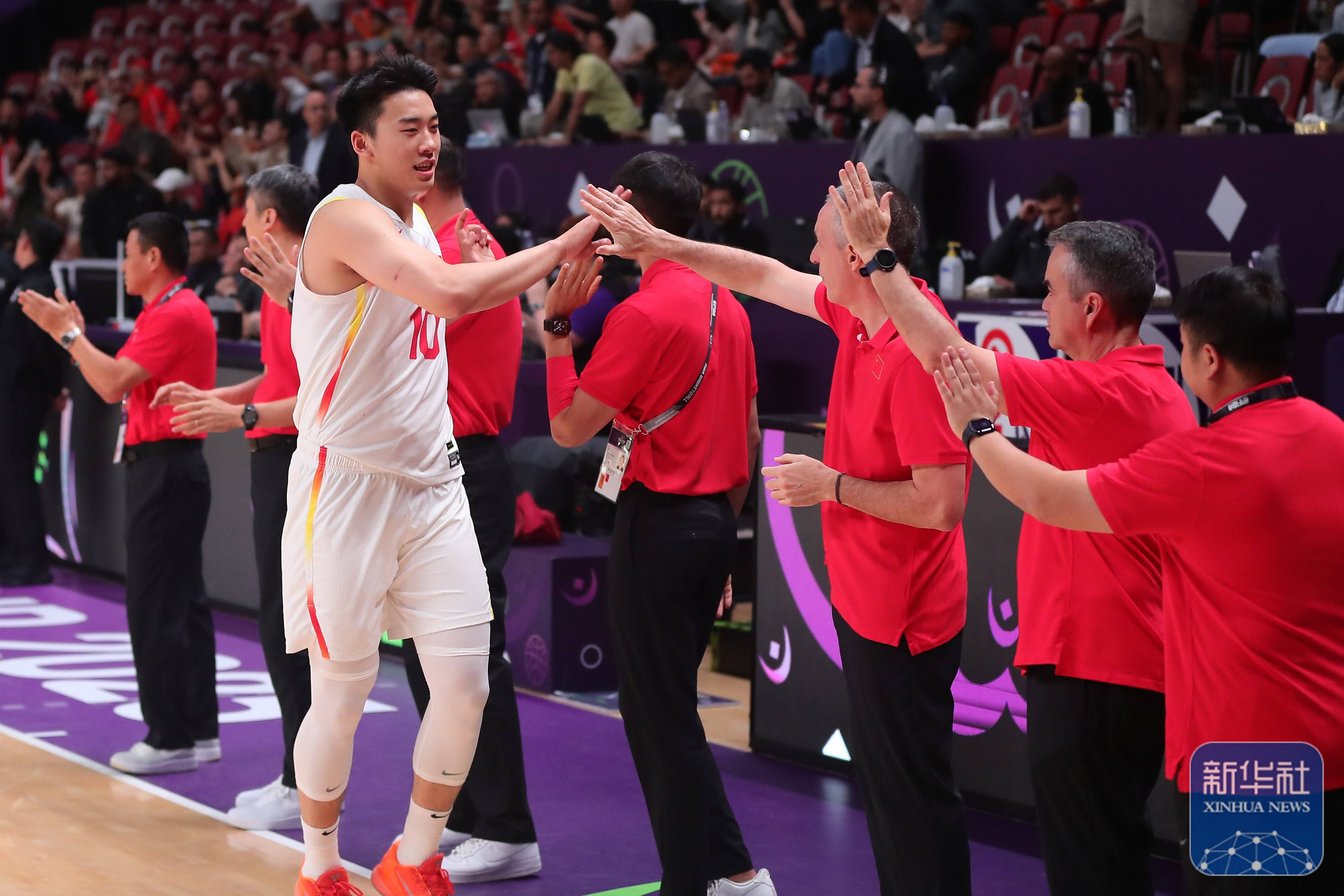 关于赛地聚焦：CBA常规赛国际比赛日热度飙升，克里夫兰骑士复出首秀，媒体盛赞，球队文化再被提及的信息-开云中国